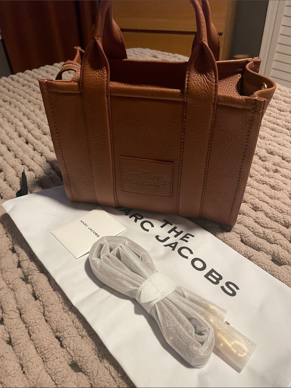 Marc Jacobs The Tote Bag Small Pebbled Leather in Cognac NWT - Picture 3 of 15
